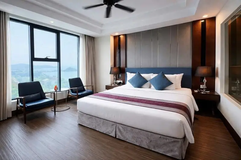 Phòng giường đôi nhìn ra biển tại Summer 2 Hotel